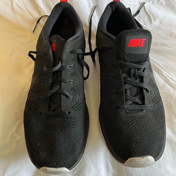 👟👌🏼💕Excellent Condition Nike Sneakers in black and reddish coral - Picture 2 of 9